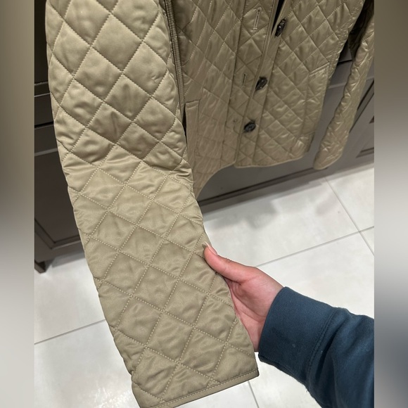 Brand new without tags Burberry Quilted Thermoregulated Jacket. XS - Picture 7 of 8